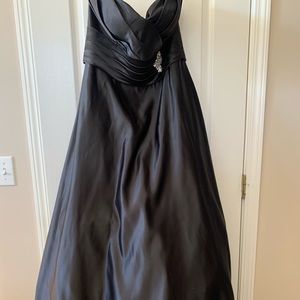 Black polyester formal gown - no alterations